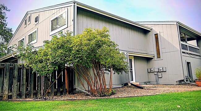 Photo - 4150 Monroe Dr Townhome