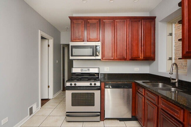 Foto del edificio - 3644 N Albany Ave