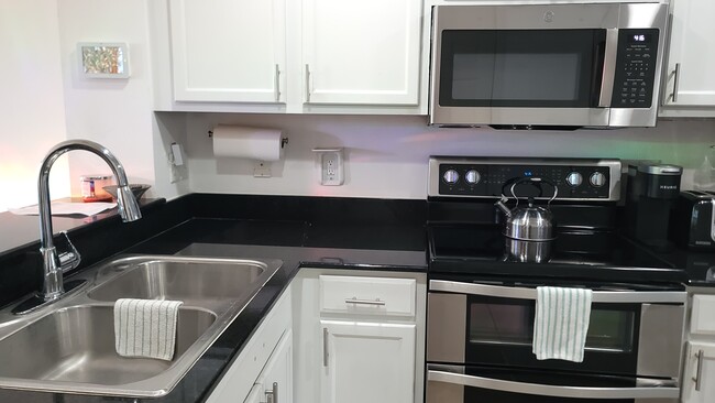 Feel free to cook an entire family meal here with all of the supplies provided! - 4408 Tuscan Loon Dr