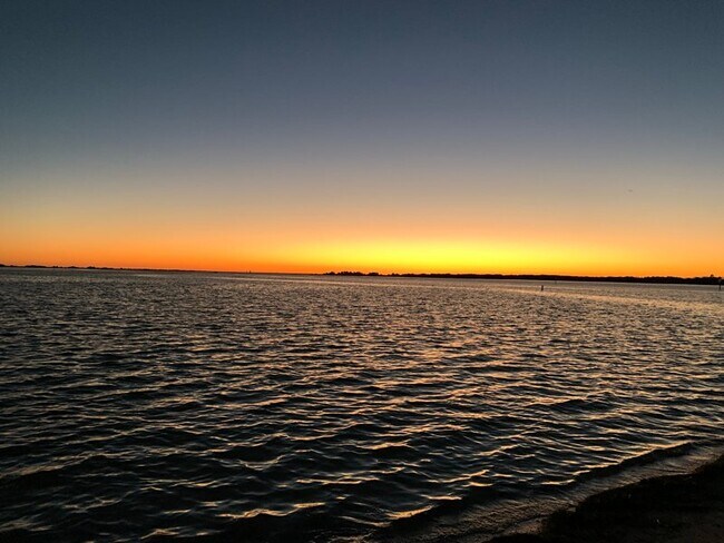 Foto del edificio - 340 Causeway Blvd