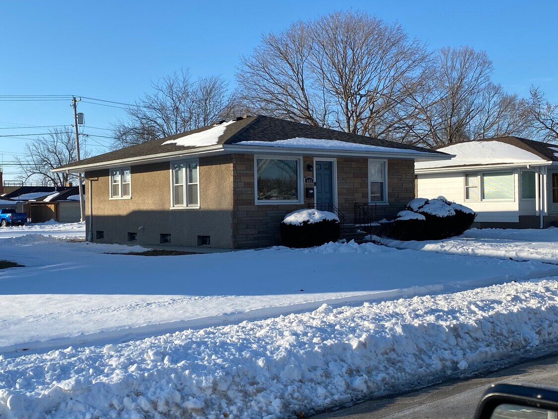 Primary Photo - 405 W 2nd St