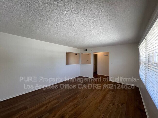 Foto del edificio - 19327 Reinhart Ave