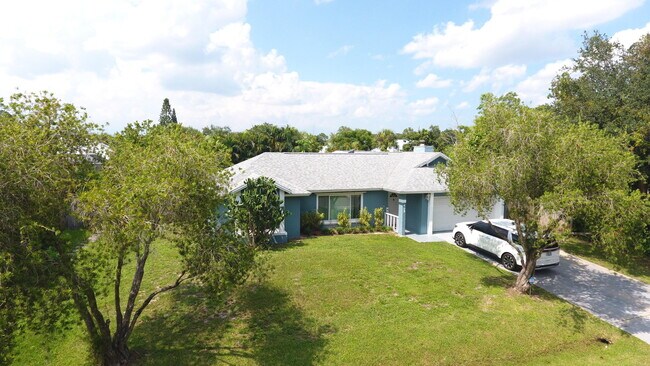 Building Photo - 433 Rheine Rd NW
