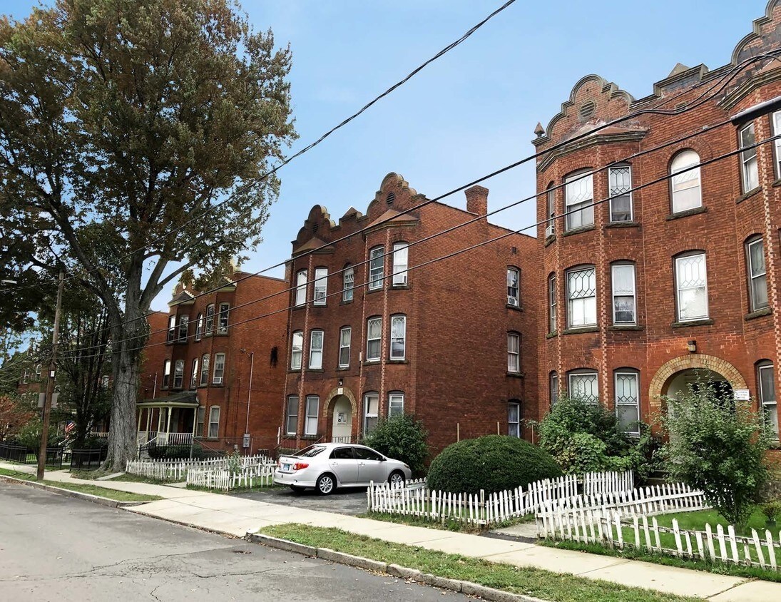 Building Photo - 27-29 Mortson St