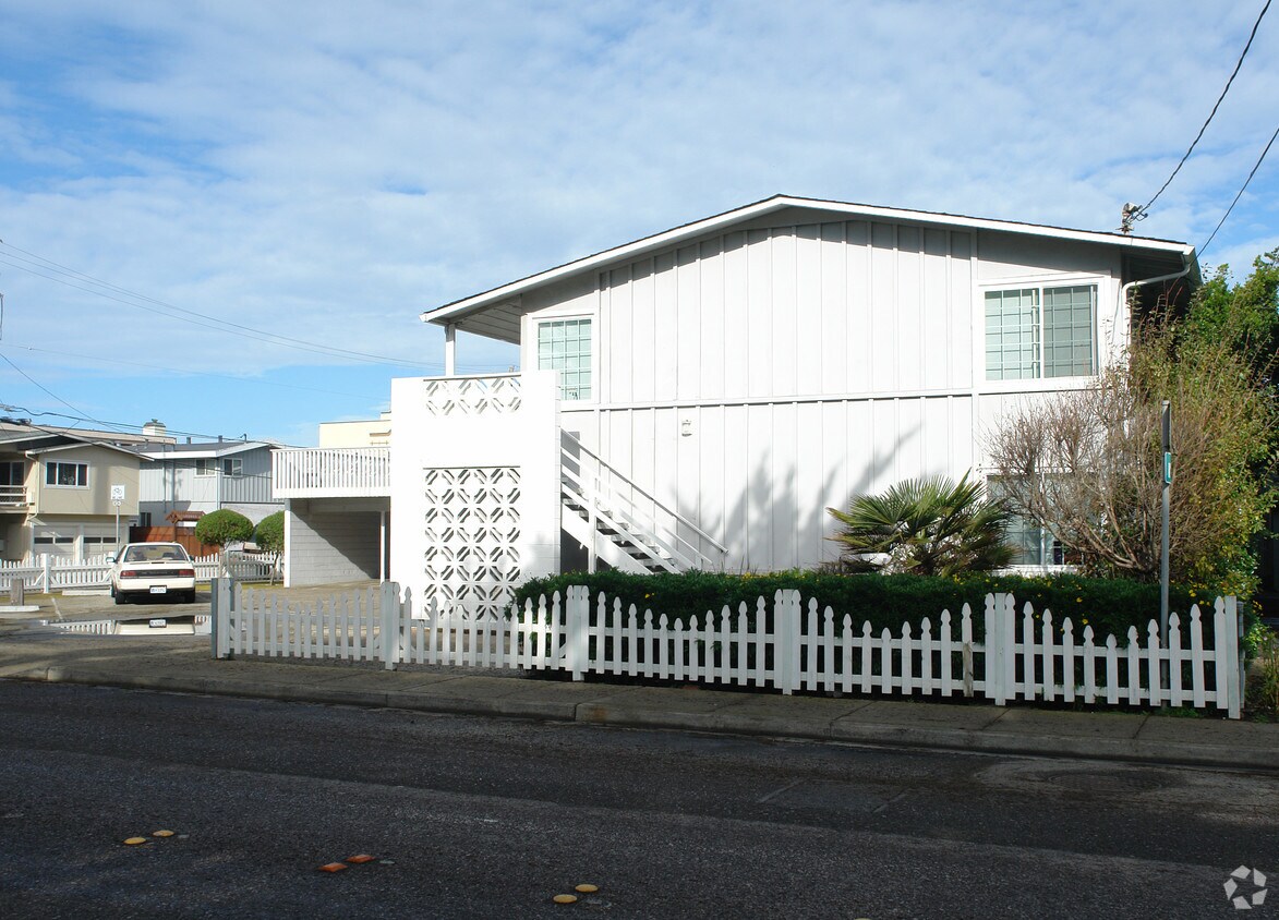 Building Photo - 2421 Palmetto Ave