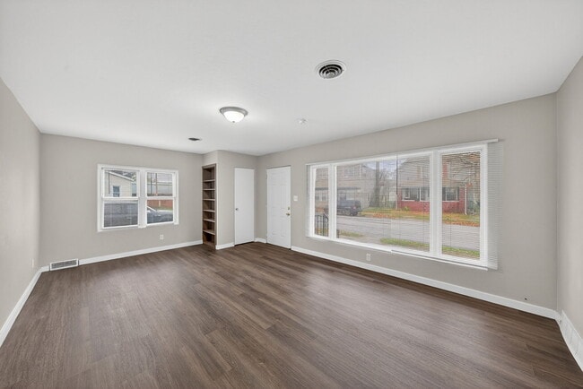 Building Photo - 336 Smith St