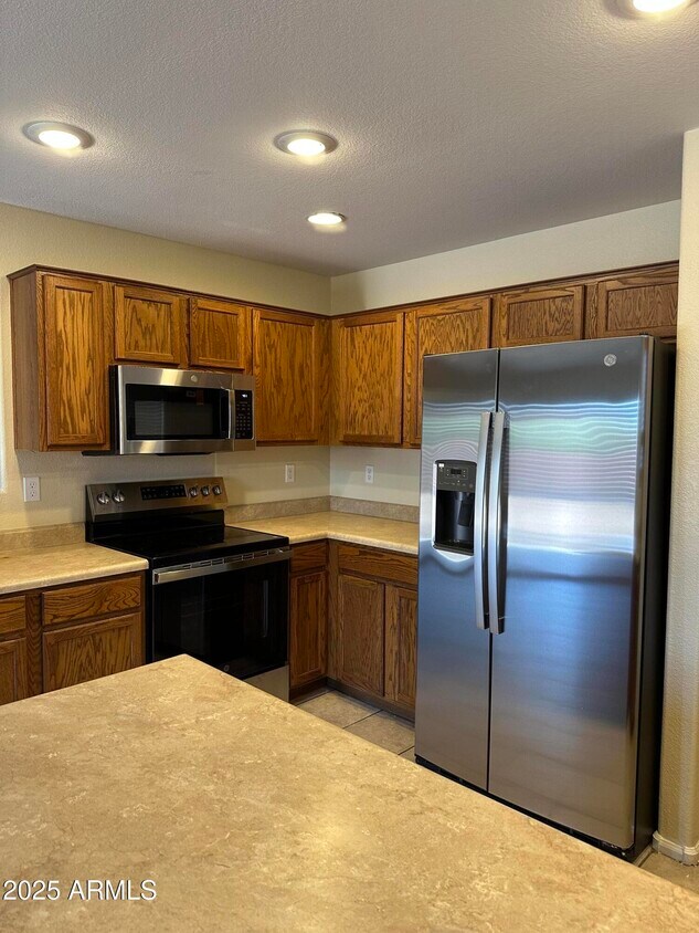 Foto del edificio - 41579 W Warren Ln