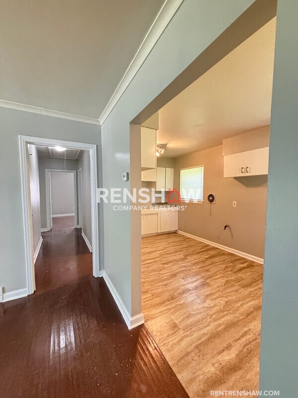 Building Photo - 1339 Greendale Ave