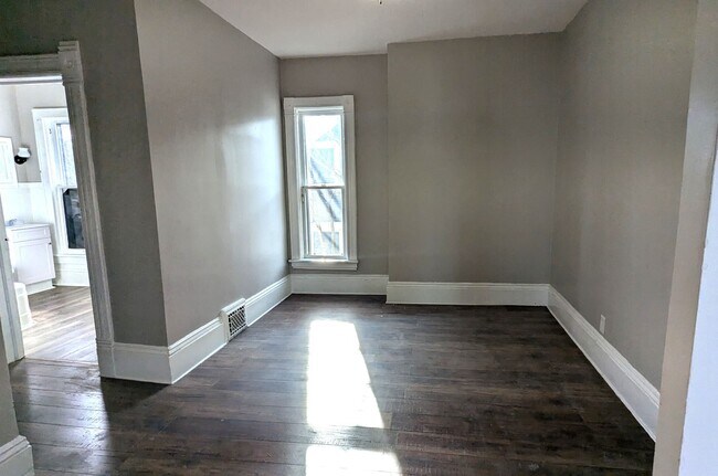 Building Photo - 1450 Clinton St