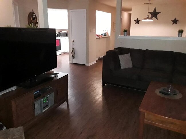 Foto del edificio - 1217 Gregory Ln