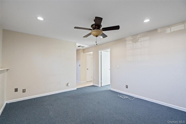 Building Photo - 445 S Wellwood Ave