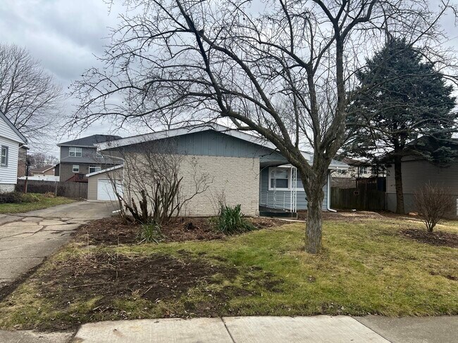 Building Photo - 15445 Scott Dr