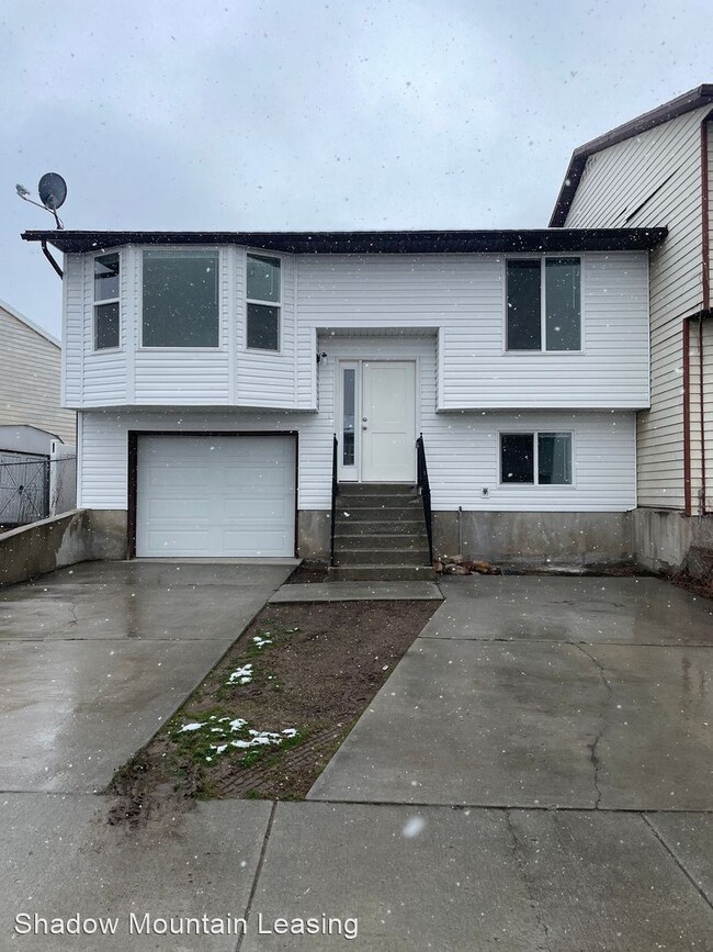 Building Photo - 3 br, 1 bath House - 9030 S Kenyon Cir