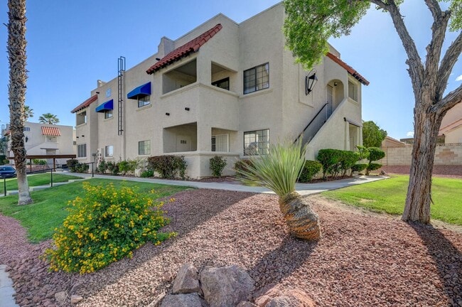 Building Photo - 101 Luna Way