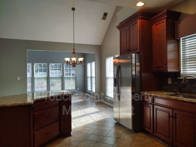 Building Photo - 50 Pond View Ln