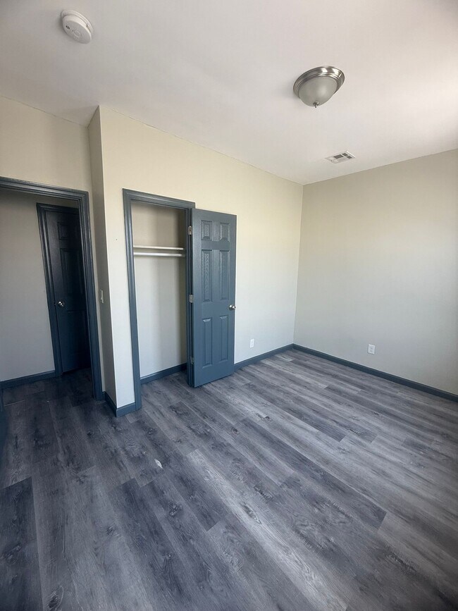 Foto del edificio - 71 W Runyon St