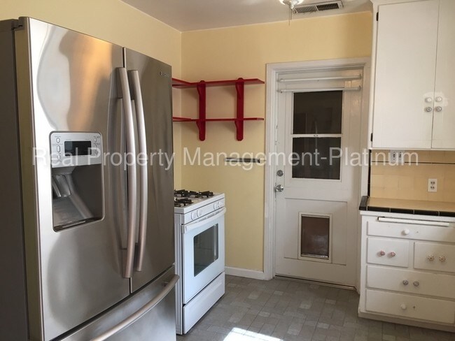 Building Photo - 2958 E Princeton Ave