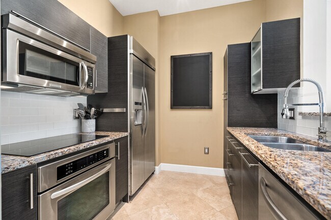 Building Photo - 550 Okeechobee Blvd