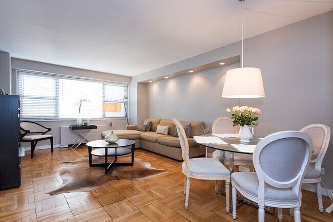 Foto del edificio - 330 E 49th St