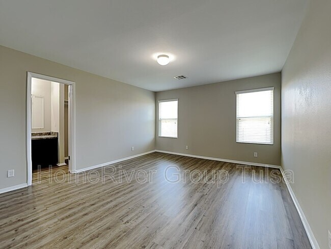 Building Photo - 2840 Lariat Ln