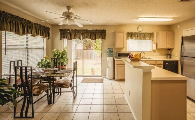 Building Photo - 9616 Dalewood Dr