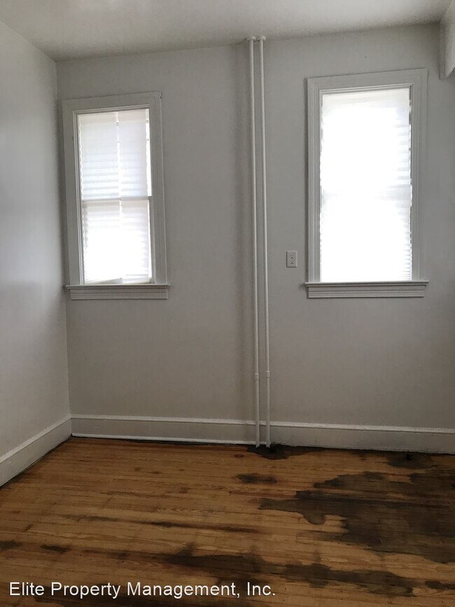 Building Photo - 2 br, 1 bath House - 651 W. Princess St., ...