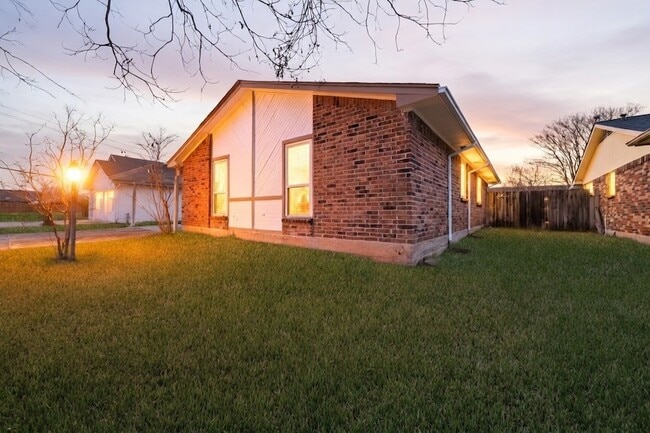 Building Photo - 11610 Grapewood Dr