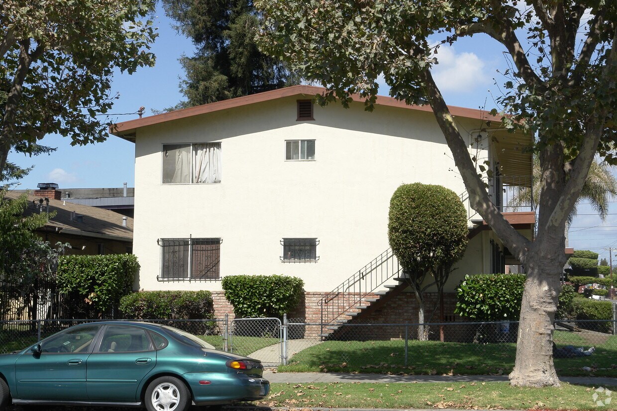 Building Photo - 8929 Birch St
