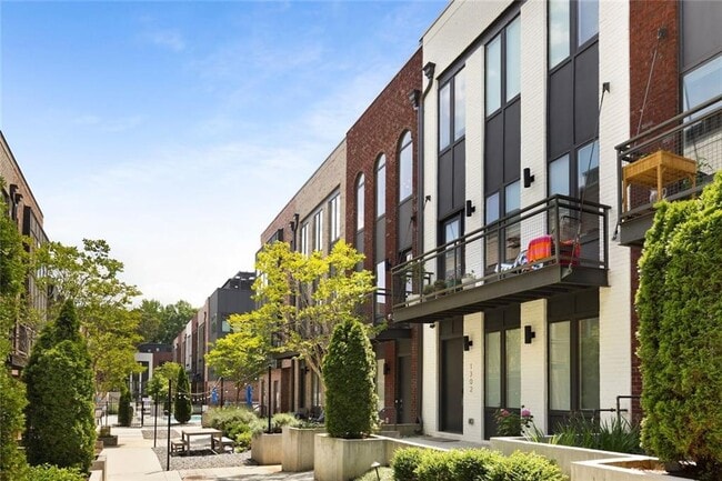 Building Photo - 1300 Chelsea Cir NW