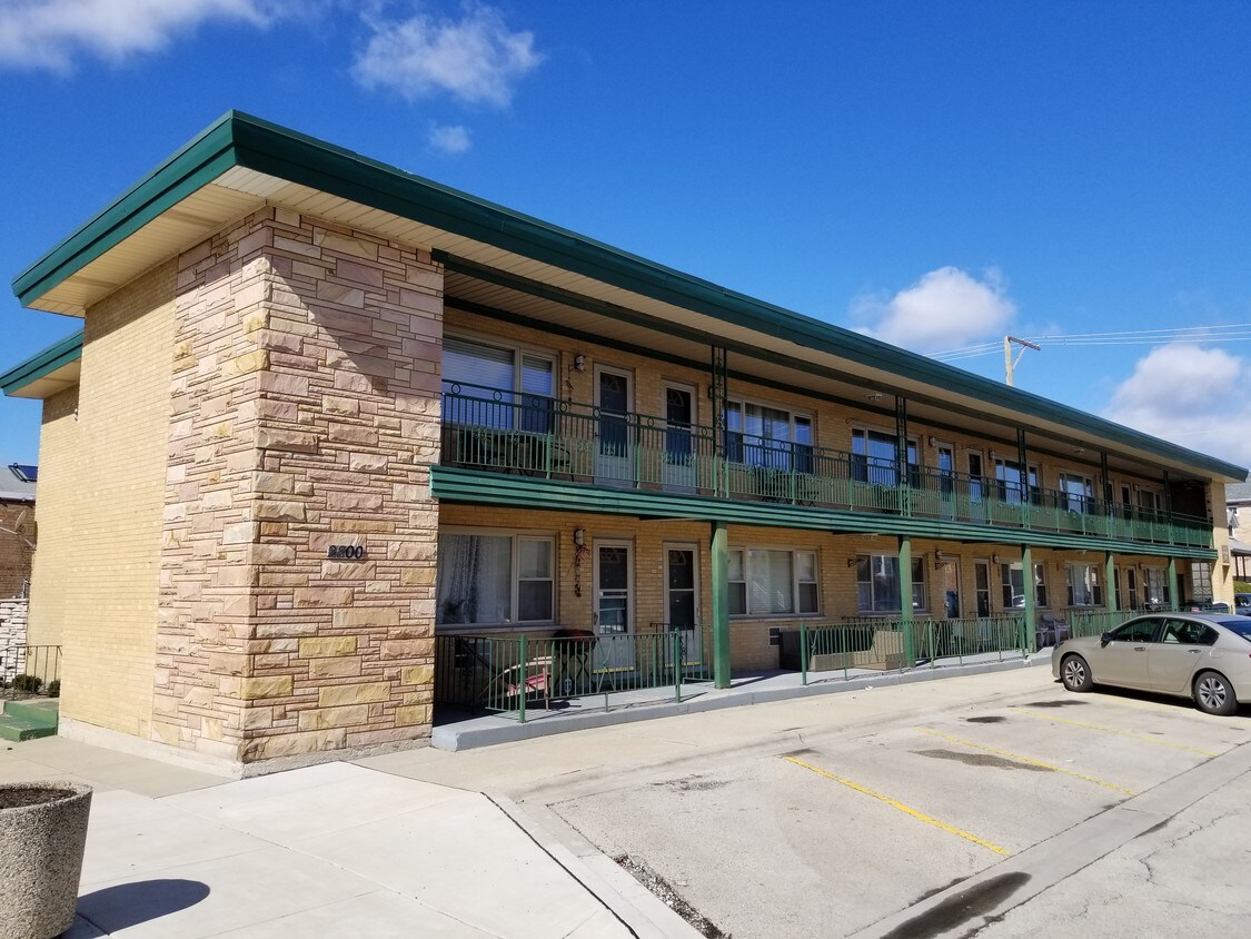 2800 N 73rd Ct, Elmwood Park, IL 60707 Apartments in Elmwood Park, IL