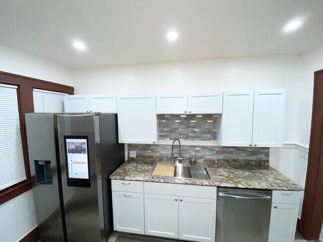 Foto del edificio - 918 Clinton Ave S
