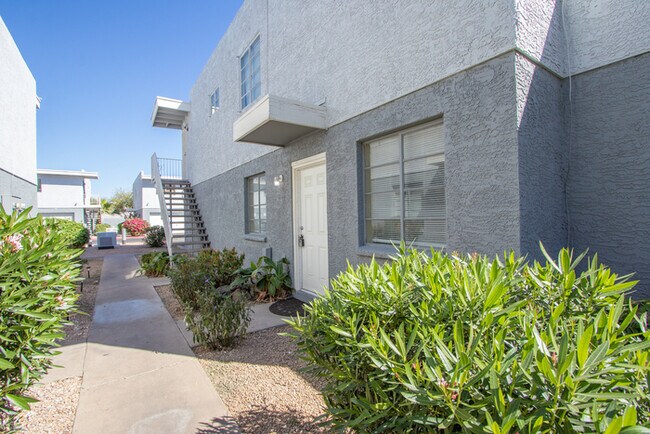 Building Photo - 2625 W OCOTILLO RD UNIT 2, PHOENIX AZ