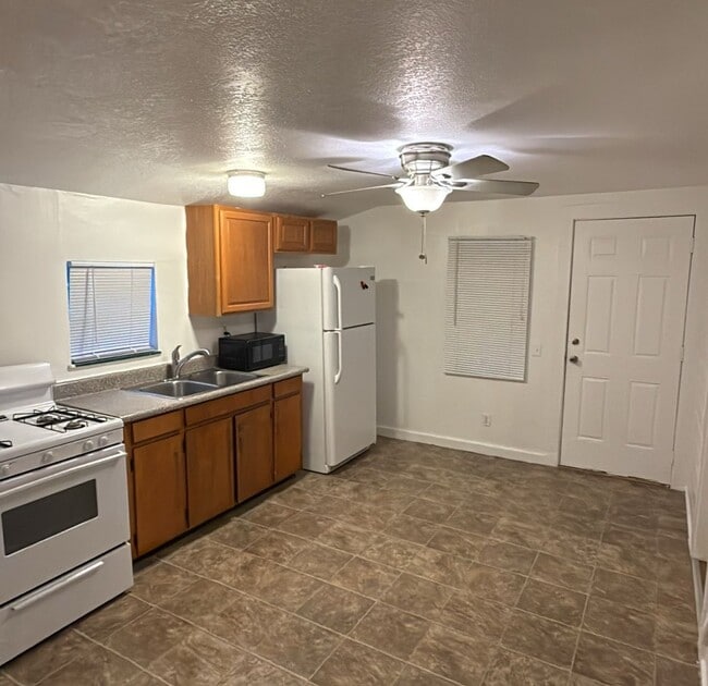 Building Photo - 131 Cottage Ln