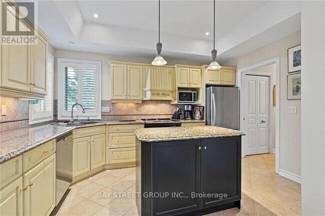 Building Photo - 2 Chardonnay Pl