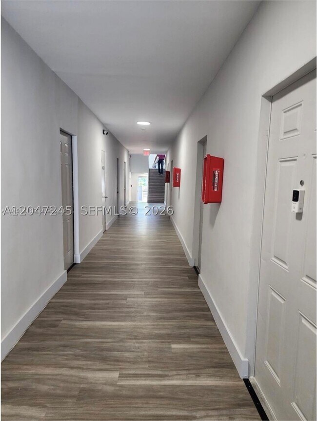 Building Photo - 852 SW 13th Ct