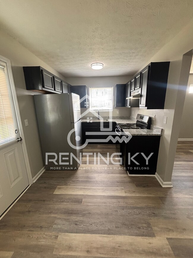 Foto del edificio - Newly Renovated 2-Bed, 1.5-Bath Townhome with Garage!