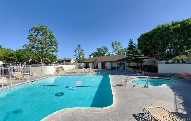 Foto del edificio - 8531 Meadow Brook Ave