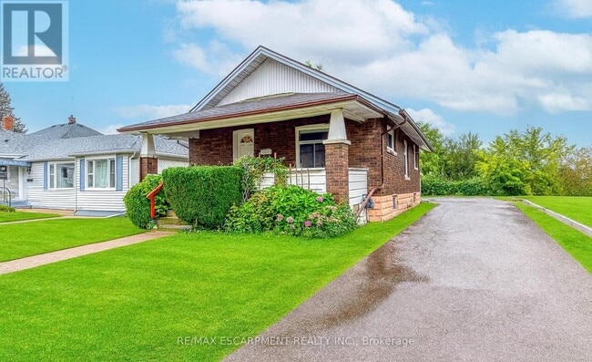 Photo du bâtiment - 5188 Maple St