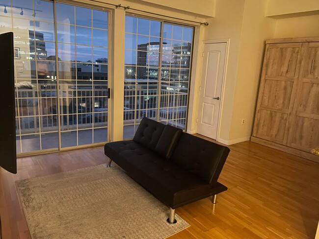 Foto del edificio - 3225 Turtle Creek Blvd