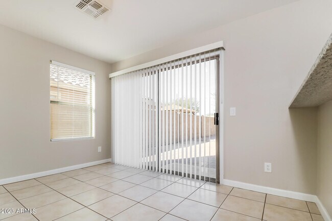 Foto del edificio - 6324 W Winslow Ave