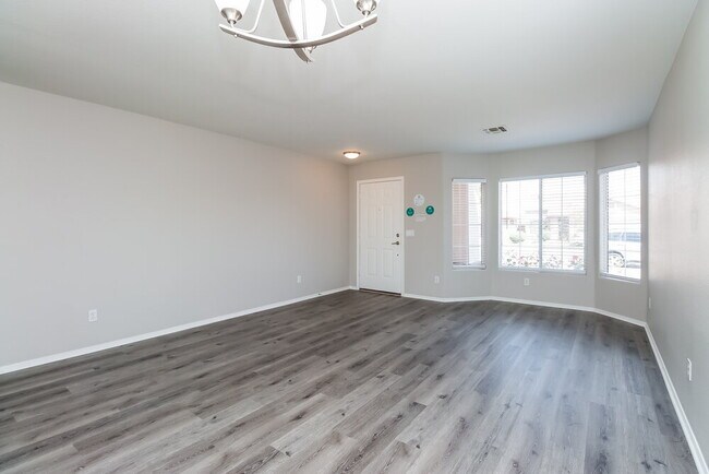 Building Photo - 8213 W Papago St