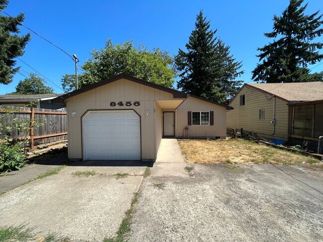 Foto del edificio - This Adorable 3 Bed / 2.5 Bath Ranch Style Homes Offers A Large Backyard and Beautiful Natural Li...
