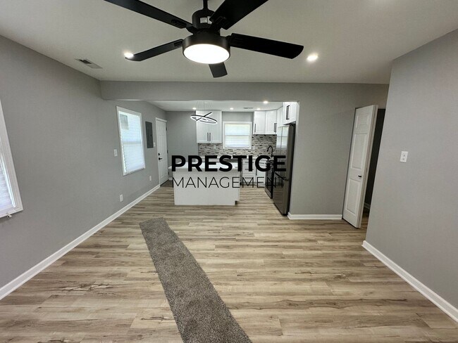 Foto del edificio - Updated 3 Bedroom Home in Gary