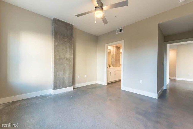 Building Photo - 1700 San Jacinto St