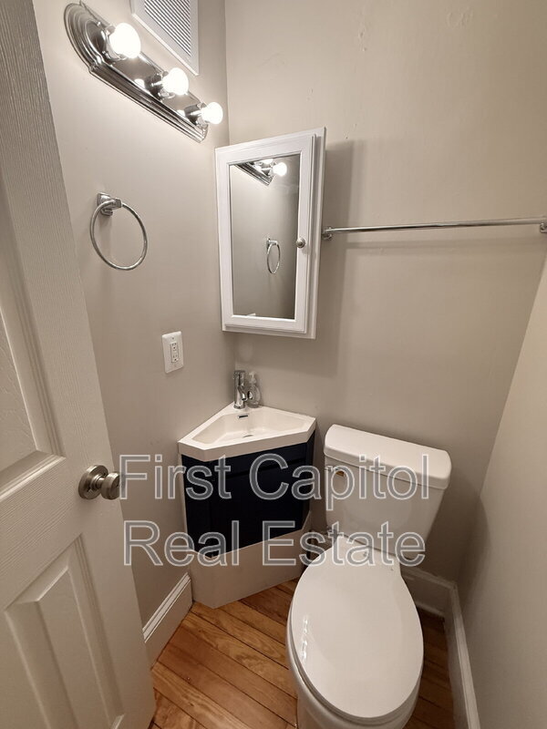 Foto del edificio - 627 Warren Ave.