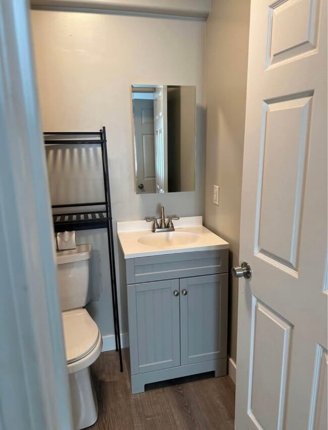 Foto del edificio - 842 Katherine Rd