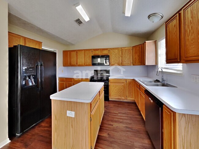 Building Photo - 2908 Cambridge Circus