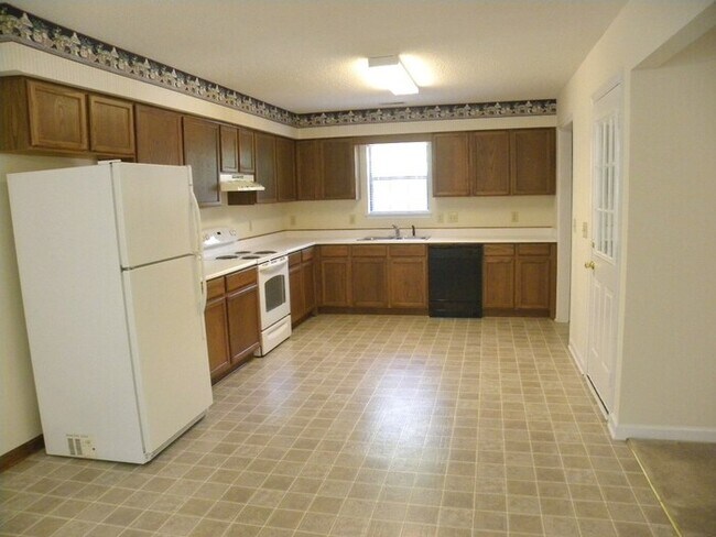 Building Photo - 2 miles from Wrightsville Beach! 2 Bedroom...