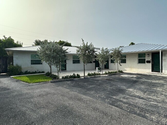 Building Photo - 2018 Spanish Trail
