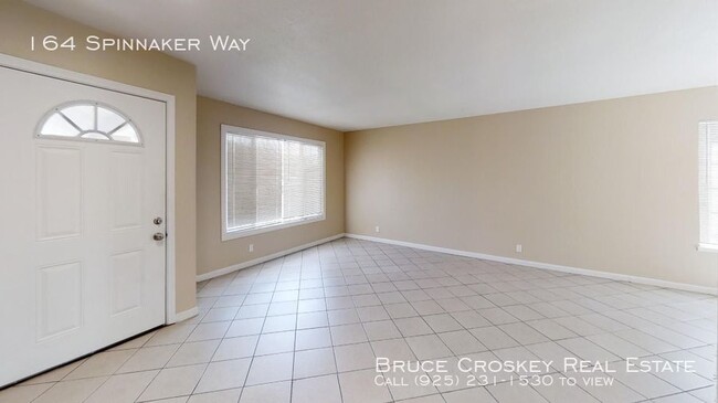 Building Photo - Freshly Renovated 4 Bedroom